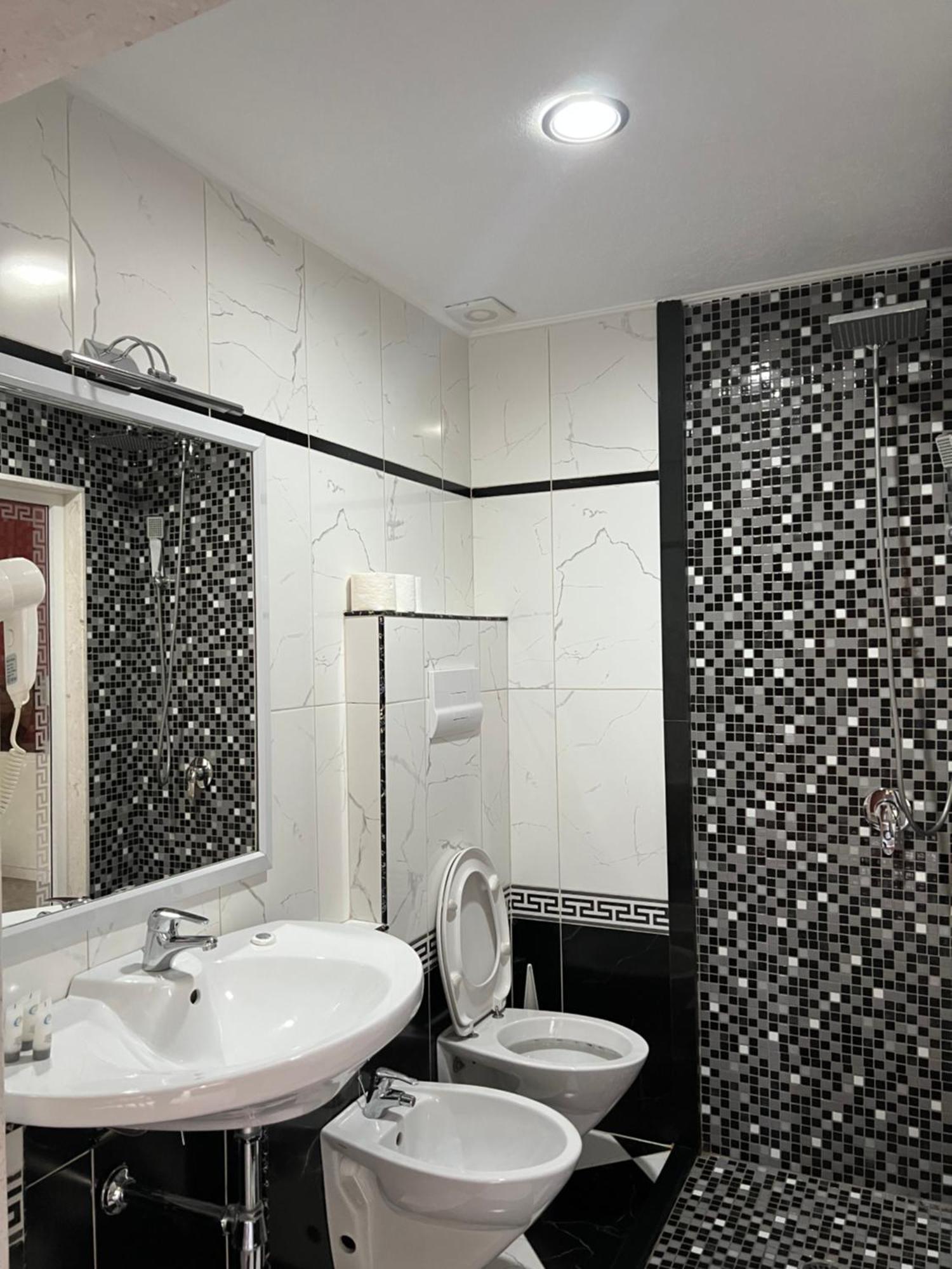 Hotel Kastria Tirana Eksteriør billede