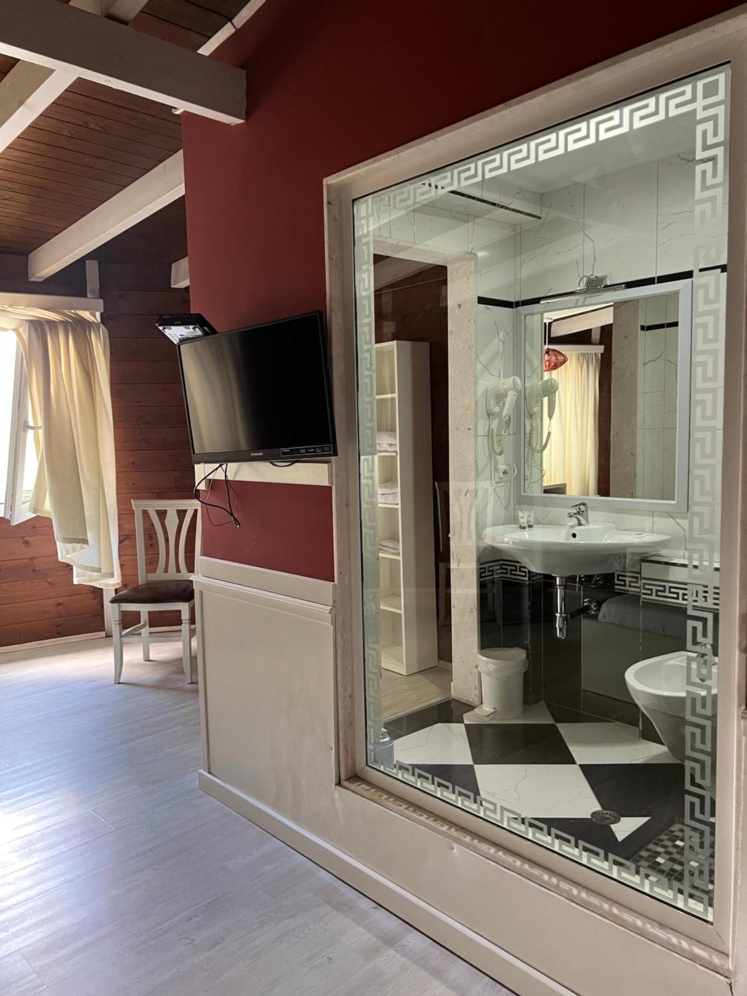 Hotel Kastria Tirana Eksteriør billede
